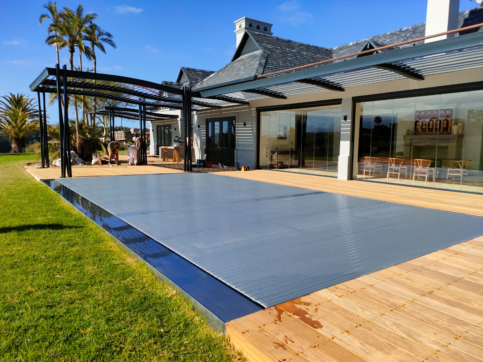 How to Choose the Right Pool Cover 